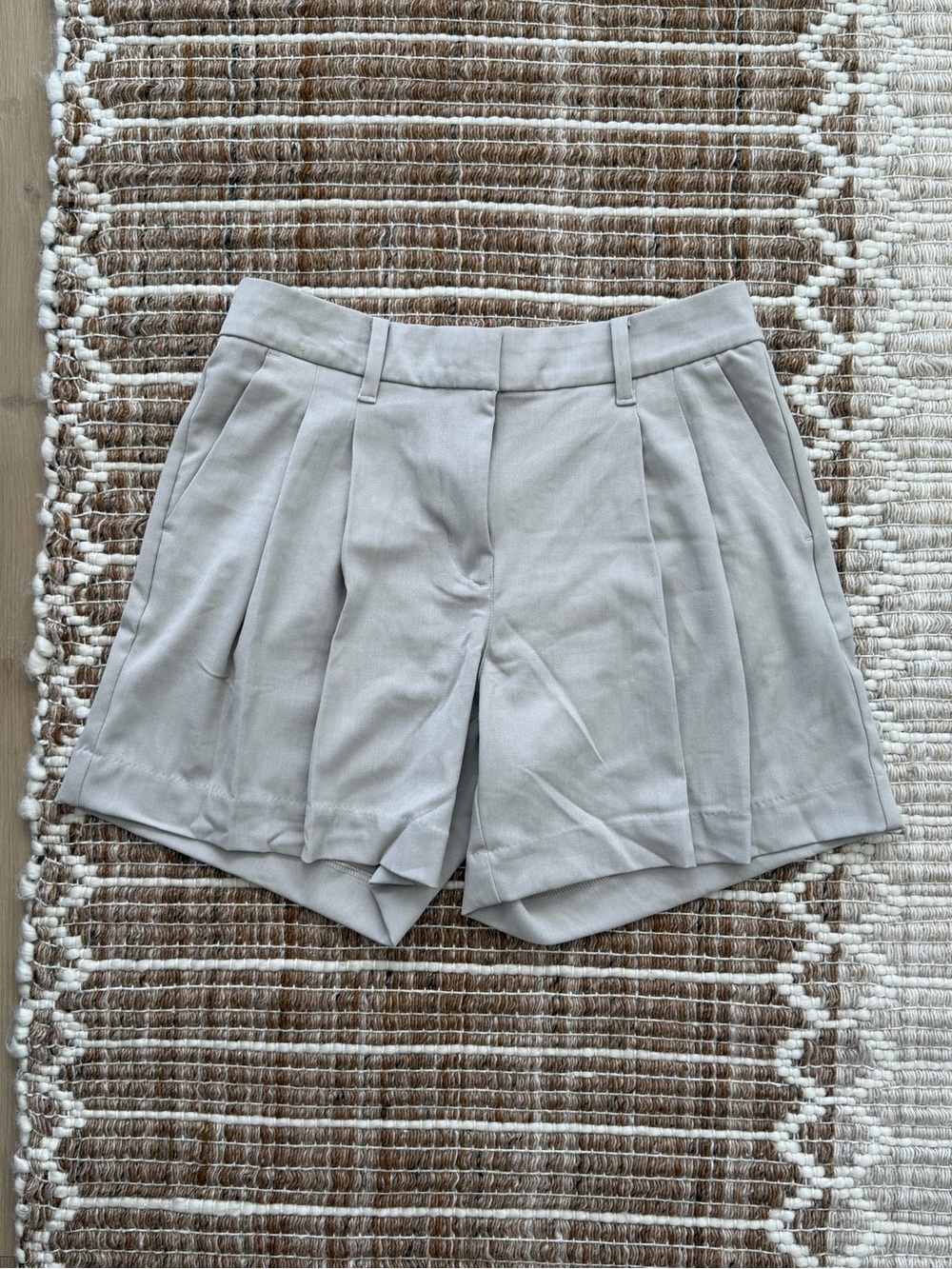 American Eagle Outfitters High-Waist Pleated Shorts — Khaki